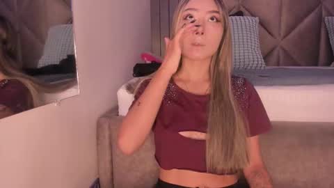 Snapshot of sabrinaspell_ chatting on September 19, 11:47 am S A B R I N A  online show from September 19, 11:47 am