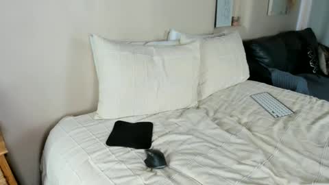 SabrinasShows online show from December 9, 7:50 pm