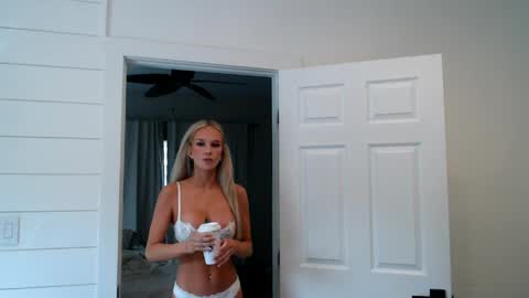 sadieeblake online show from April 2, 9:11 pm