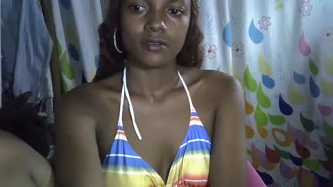 Snapshot of safira19 chatting on October 23, 1:45 pm safira19 online show from October 23, 1:45 pm
