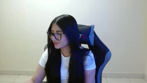 Sahaliefox  online show from January 6, 7:18 pm