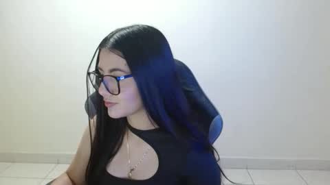 Sahaliefox  online show from April 8, 8:23 pm