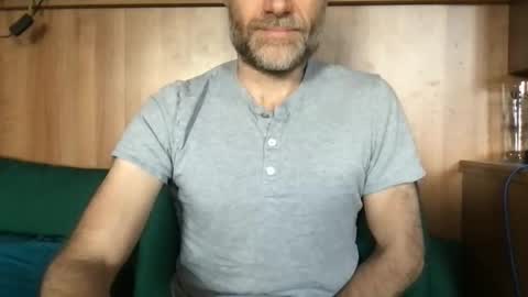 saint009 online show from April 25, 4:48 pm