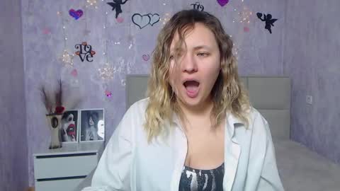 Snapshot of sallyverda chatting on February 27, 4:46 am Sally online show from February 27, 4:46 am