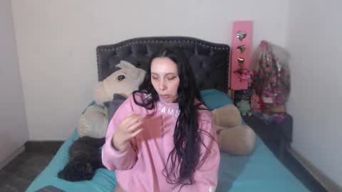 yenny online show from October 24, 5:19 am