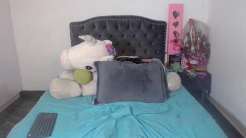 yenny online show from November 22, 3:38 am