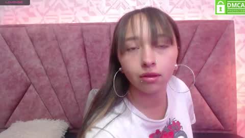 Snapshot of samara_purple chatting on January 12, 12:01 pm Dafne online show from January 12, 12:01 pm