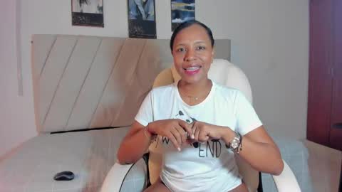 samaraa_smith1 online show from April 27, 12:14 pm