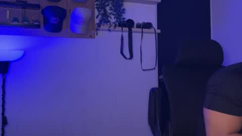 Sam Dornan online show from April 14, 2:48 am