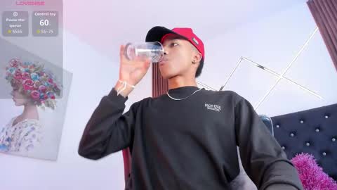 Snapshot of sammyyadams_ chatting on October 13, 1:13 pm sammyyadams_ online show from October 13, 1:13 pm