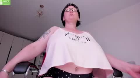 Sanata James online show from June 26, 2:44 pm