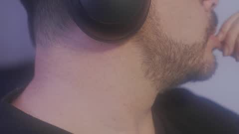 Sanders online show from April 4, 2:40 am