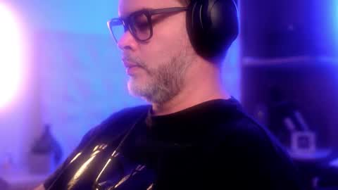 Sanders online show from November 17, 2:25 am