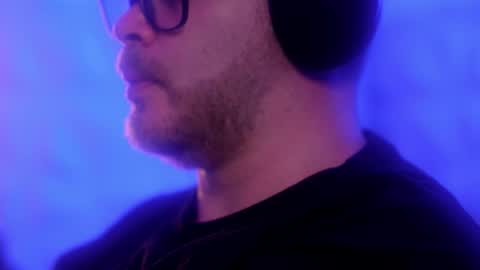 Sanders online show from December 1, 1:58 am