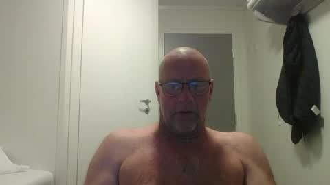 sandnesrune523 online show from April 16, 4:51 pm