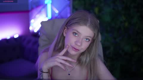 Sandy online show from May 15, 2:57 pm