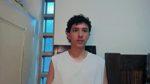 santi_twink19 online show from October 5, 10:28 pm