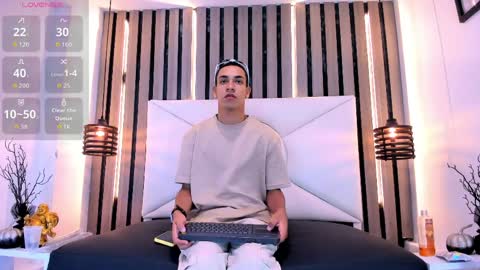 santiago_deluca online show from April 3, 7:10 pm