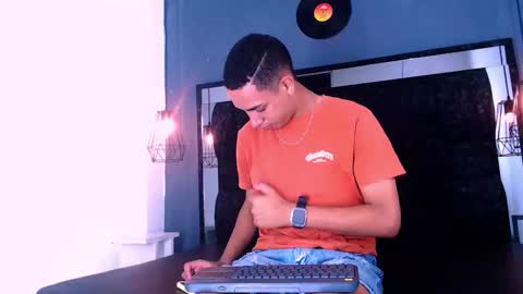 santiago_deluca online show from March 29, 7:37 pm