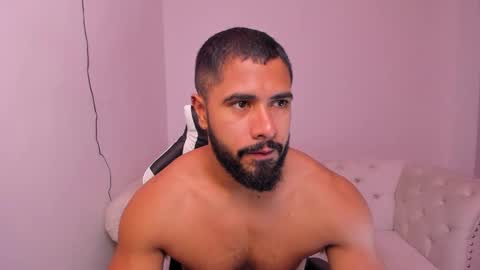 santiago_huntt online show from February 22, 12:18 pm