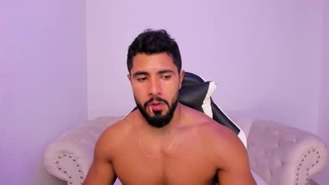 santiago_huntt online show from March 10, 8:57 pm