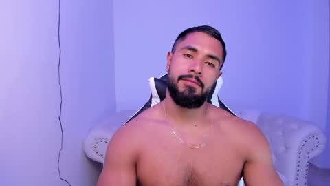 santiago_huntt online show from March 10, 9:40 pm