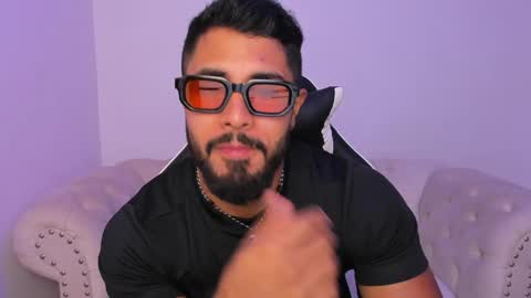 santiago_huntt online show from March 31, 9:26 pm