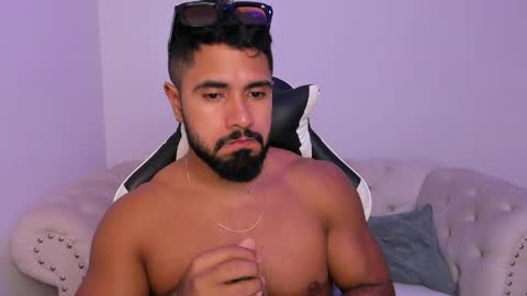 santiago_huntt online show from March 26, 8:14 pm