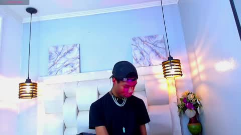 Santiiiiii  online show from April 2, 6:15 pm