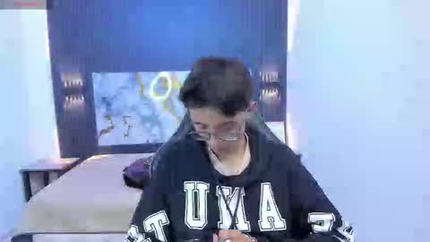 santiago_russo18 online show from March 5, 7:34 pm