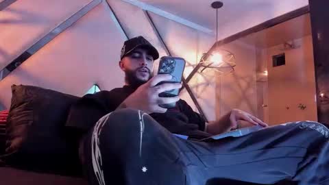 Santiago Hincapiie online show from March 1, 4:17 am