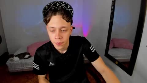 Julius Novachrono  online show from March 4, 9:39 am