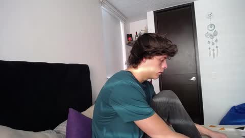 Snapshot of santii_rose chatting on February 9, 1:03 pm Santii online show from February 9, 1:03 pm