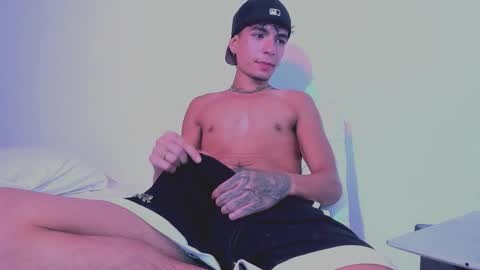 santy online show from February 7, 1:08 am