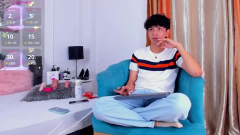 Santiago Carrington online show from February 3, 8:03 pm