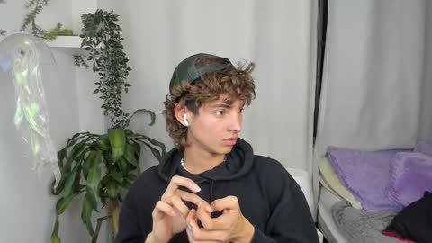 kitty online show from December 18, 3:46 am