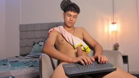 santy_stump online show from December 4, 10:53 pm