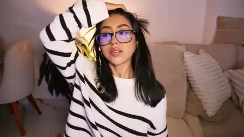 Sara  online show from November 23, 3:59 am