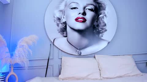  Sara  online show from December 5, 8:38 pm