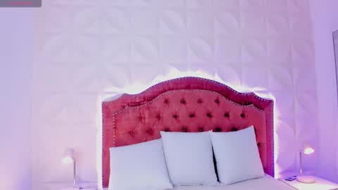 sara laurent  online show from January 13, 12:57 pm