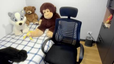 sarah  LIZCANO....... online show from November 21, 11:41 am