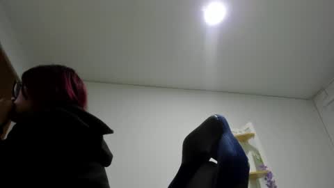 sara_red_x online show from March 30, 7:30 am