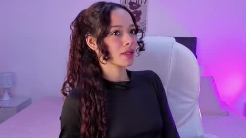 Snapshot of sara_sharma chatting on October 17, 3:05 pm sara online show from October 17, 3:05 pm