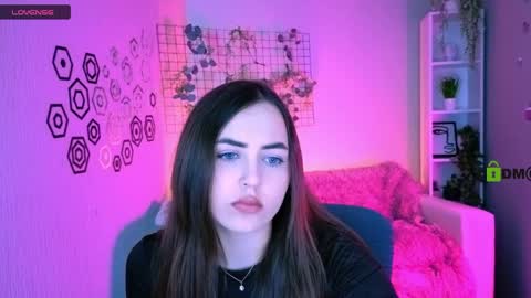 Sara online show from April 2, 7:10 pm