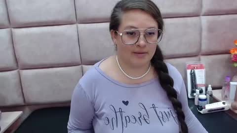 sara_thonson_ online show from February 9, 9:05 am