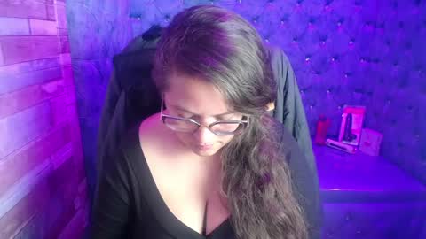 sara_thonson_ online show from September 20, 3:53 am