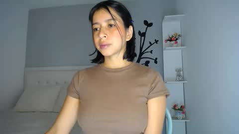 Snapshot of sara_tris chatting on October 23, 2:02 am Sara online show from October 23, 2:02 am