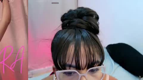 Snapshot of sara_velez_40 chatting on February 13, 6:48 pm sara velez online show from February 13, 6:48 pm