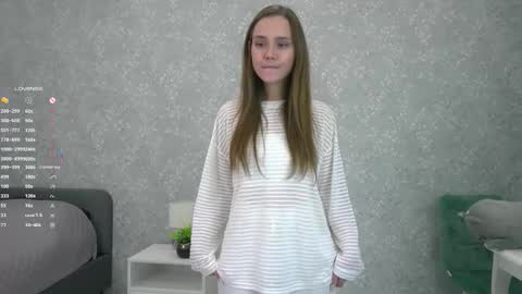 Snapshot of sara_whooops chatting on October 11, 7:28 pm Im Sara online show from October 11, 7:28 pm
