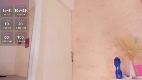 saraacollinss online show from April 11, 8:24 pm